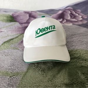 White and Green Velcro Back Casual Hat 🧢